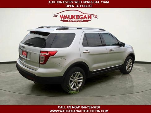 Used 2015 Ford Explorer XLT AWD/4WD image 4