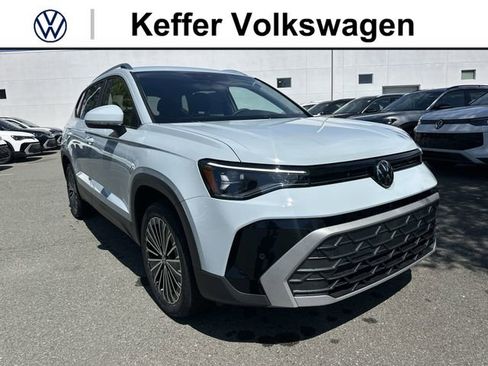 New 2026 Volkswagen Taos SE FWD image 7