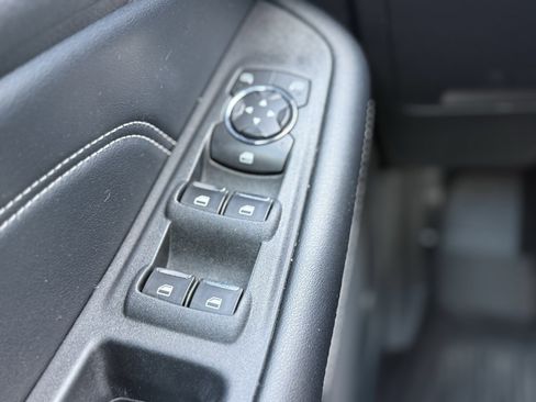 Used 2022 Ford Edge Titanium image 16