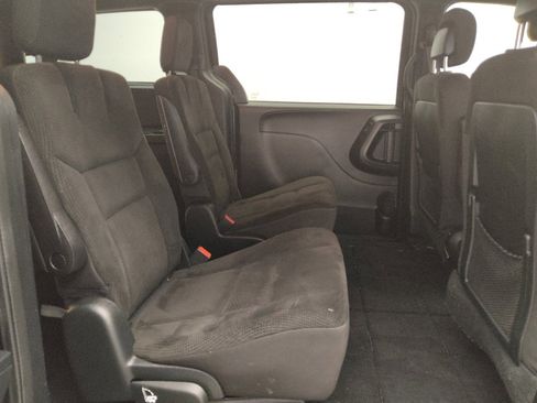 Used 2018 Dodge Grand Caravan SE image 19