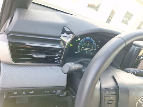 Used 2025 Toyota Camry SE w/ Multimedia Upgrade Package image 18