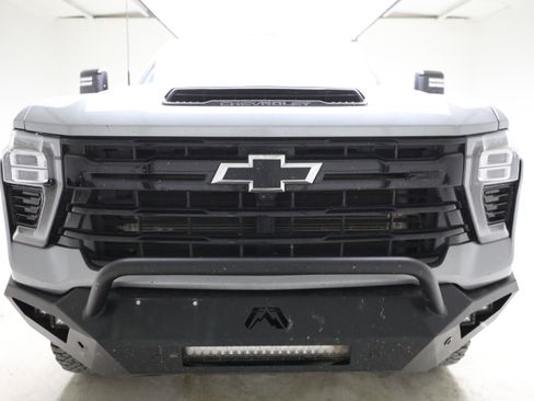 Used 2025 Chevrolet Silverado 2500 LTZ w/ Trail Boss Package AWD/4WD image 7