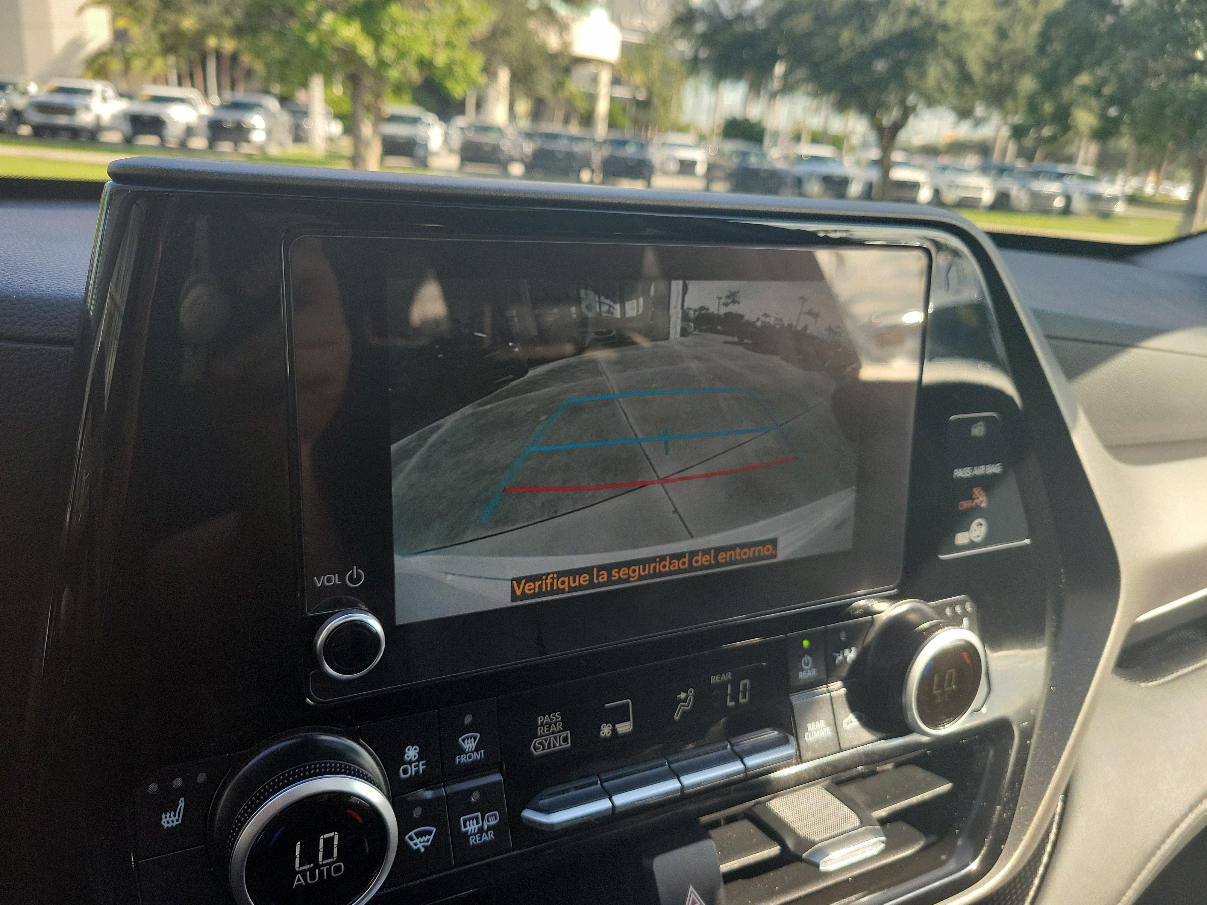 Used 2025 Toyota Highlander XLE FWD image 35