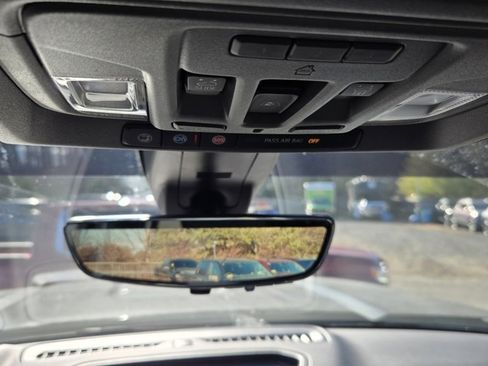 Used 2022 GMC Sierra 3500 Denali w/ Denali Ultimate Package image 22