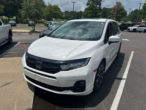 Used 2025 Honda Odyssey Elite image 2