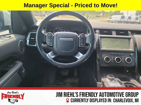 Used 2018 Land Rover Discovery SE image 13