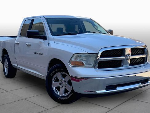 Used 2011 RAM 1500 Classic SLT RWD image 2