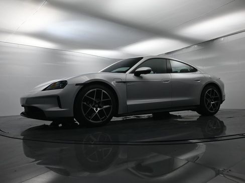 Used 2025 Porsche Taycan image 49