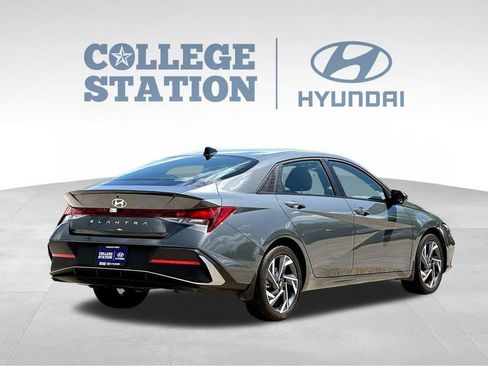 Used 2025 Hyundai Elantra Sport FWD image 10