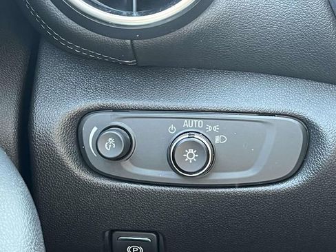 Used 2020 Chevrolet Blazer LT FWD image 28