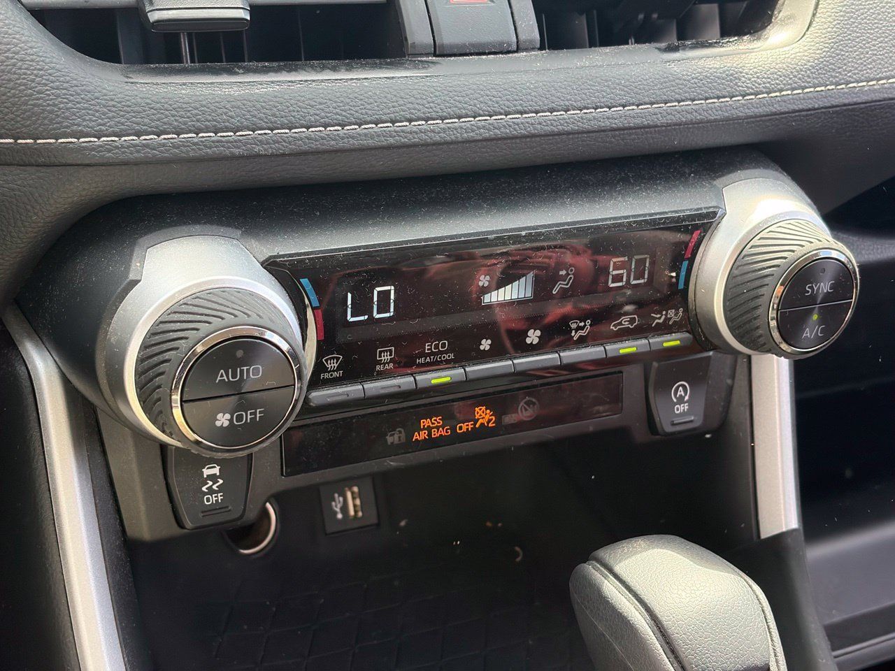 Used 2025 Toyota RAV4 XLE AWD/4WD image 10