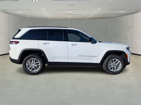 New 2025 Jeep Grand Cherokee Laredo X w/ Luxury Tech Group I image 3