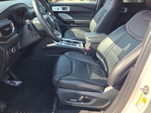 Used 2023 Ford Explorer Platinum w/ Technology Package AWD/4WD image 31