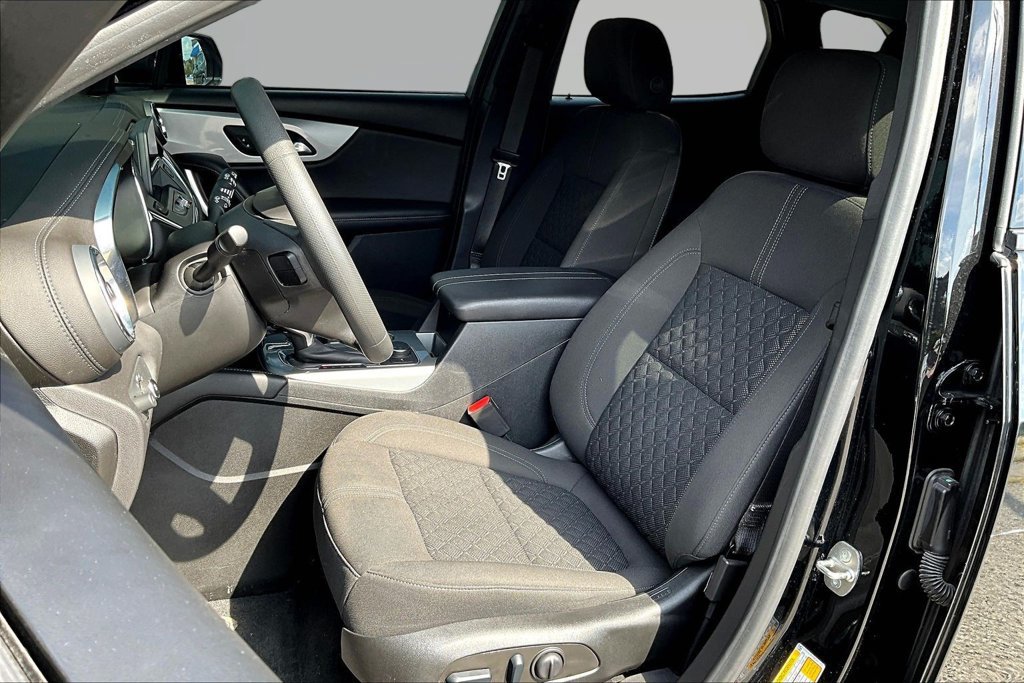 Used 2022 Chevrolet Blazer LT FWD image 19