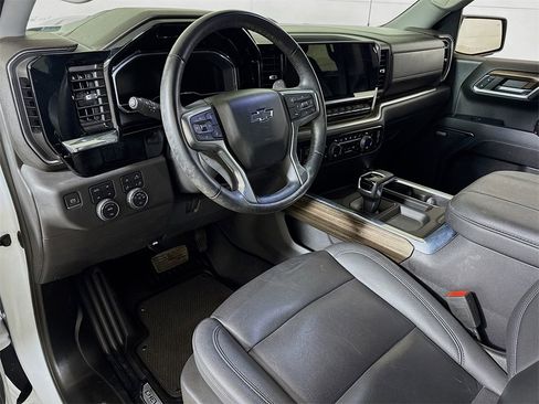 Used 2023 Chevrolet Silverado 1500 LT Trail Boss w/ LT Trail Boss Premium Package image 7