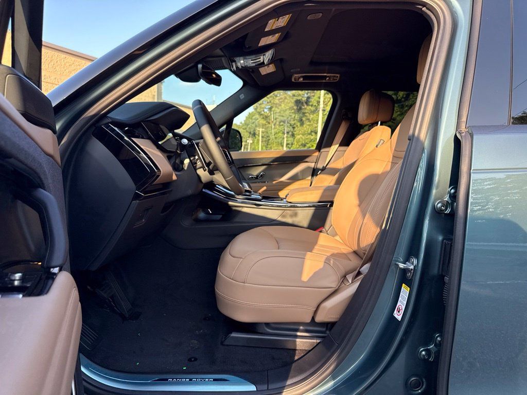 New 2026 Land Rover Range Rover Sport SE AWD/4WD image 11