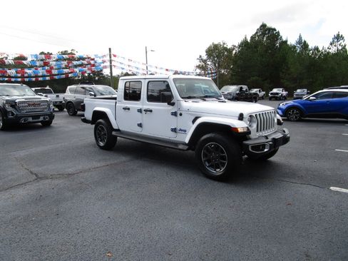 Used 2020 Jeep Gladiator Overland w/ Cold Weather Group image 6