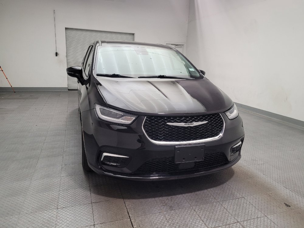 Used 2024 Chrysler Pacifica Touring-L FWD image 14