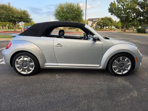 Used 2013 Volkswagen Beetle 2.5 FWD image 8