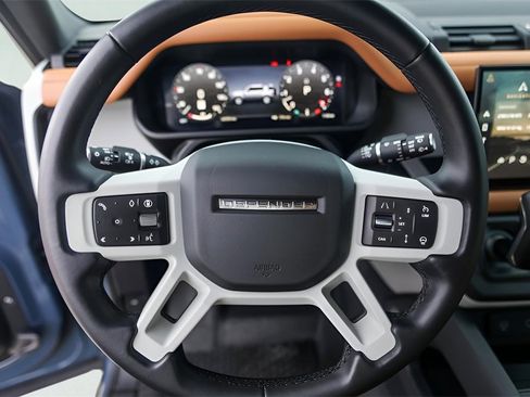 Used 2024 Land Rover Defender 110 SE image 15