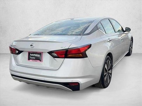 Used 2022 Nissan Altima 2.5 SV image 5