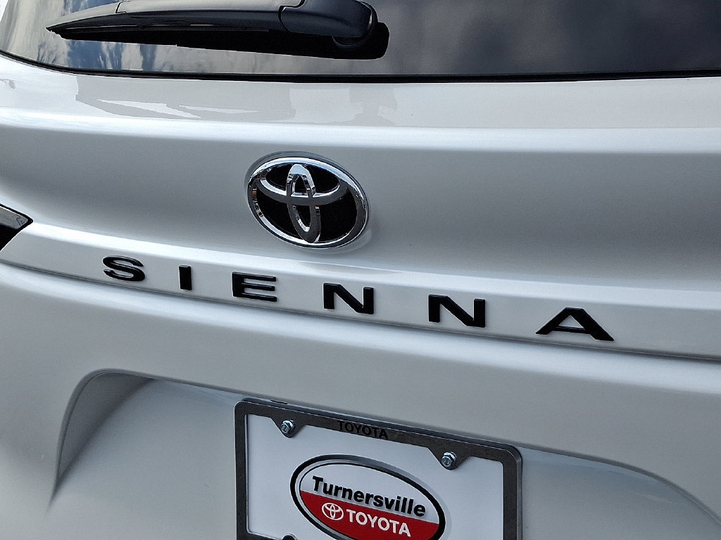 Used 2026 Toyota Sienna XLE FWD image 36