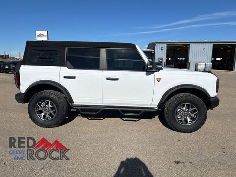 Used 2023 Ford Bronco Badlands image 4