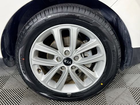 Used 2018 Kia Soul + FWD image 30