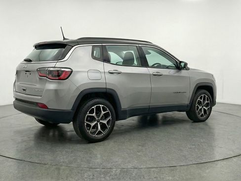 Used 2025 Jeep Compass Limited image 9