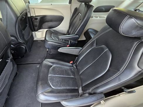 Certified 2022 Chrysler Pacifica Touring-L FWD image 22