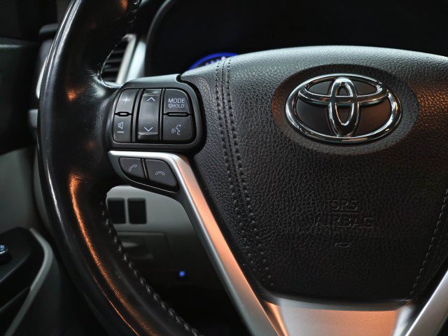 Used 2017 Toyota Highlander XLE AWD/4WD image 23