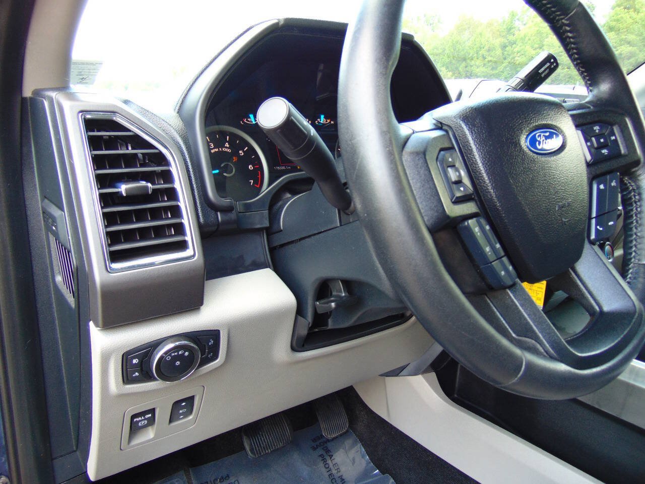 Used 2017 Ford F150 XLT w/ Equipment Group 302A Luxury AWD/4WD image 18