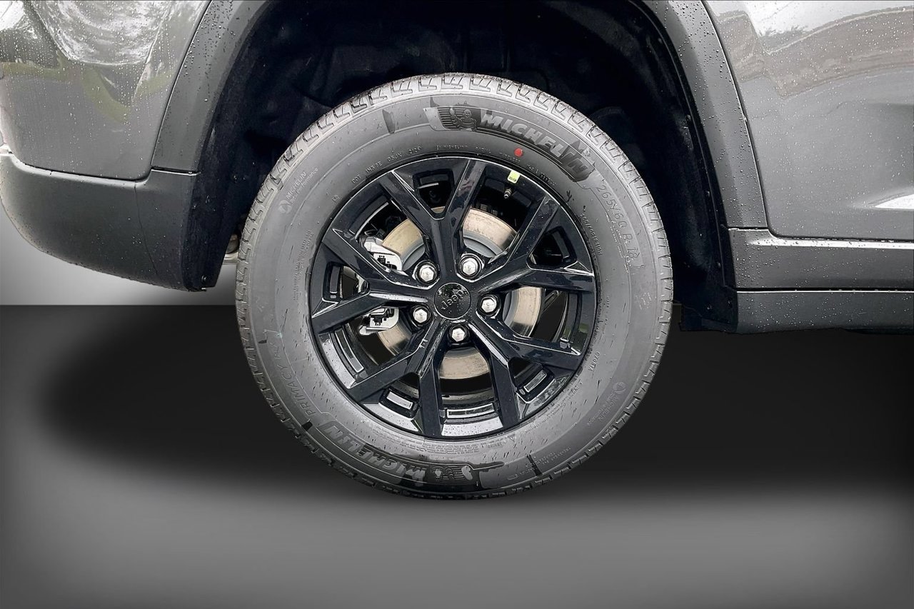 New 2026 Jeep Grand Cherokee Altitude RWD image 33