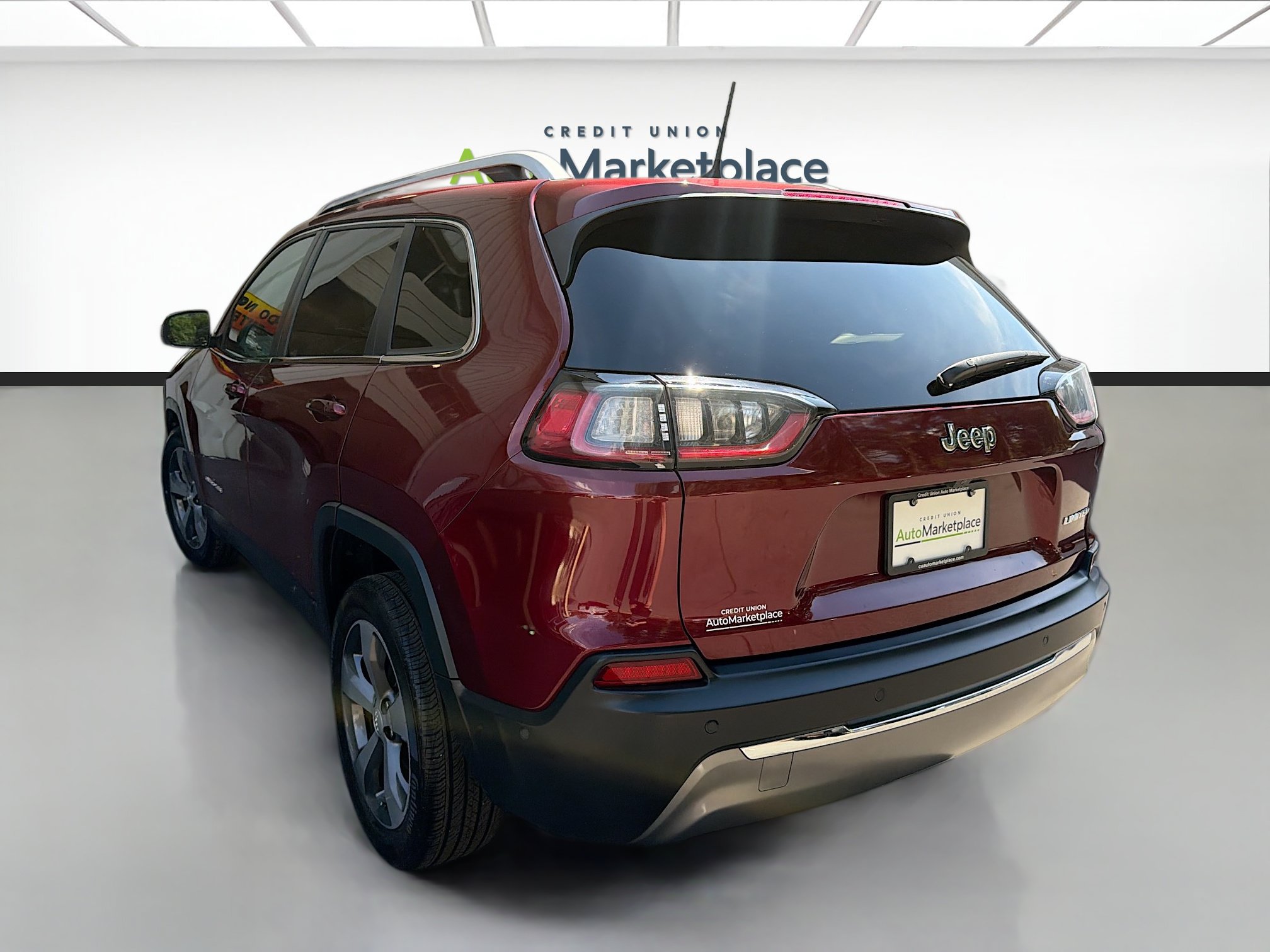 Used 2019 Jeep Cherokee Limited w/ Luxury Group FWD image 4