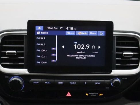 Used 2024 Hyundai Venue SEL image 25