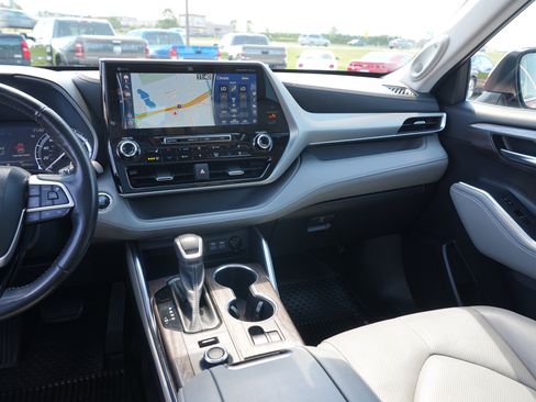 Used 2022 Toyota Highlander Platinum AWD/4WD image 22