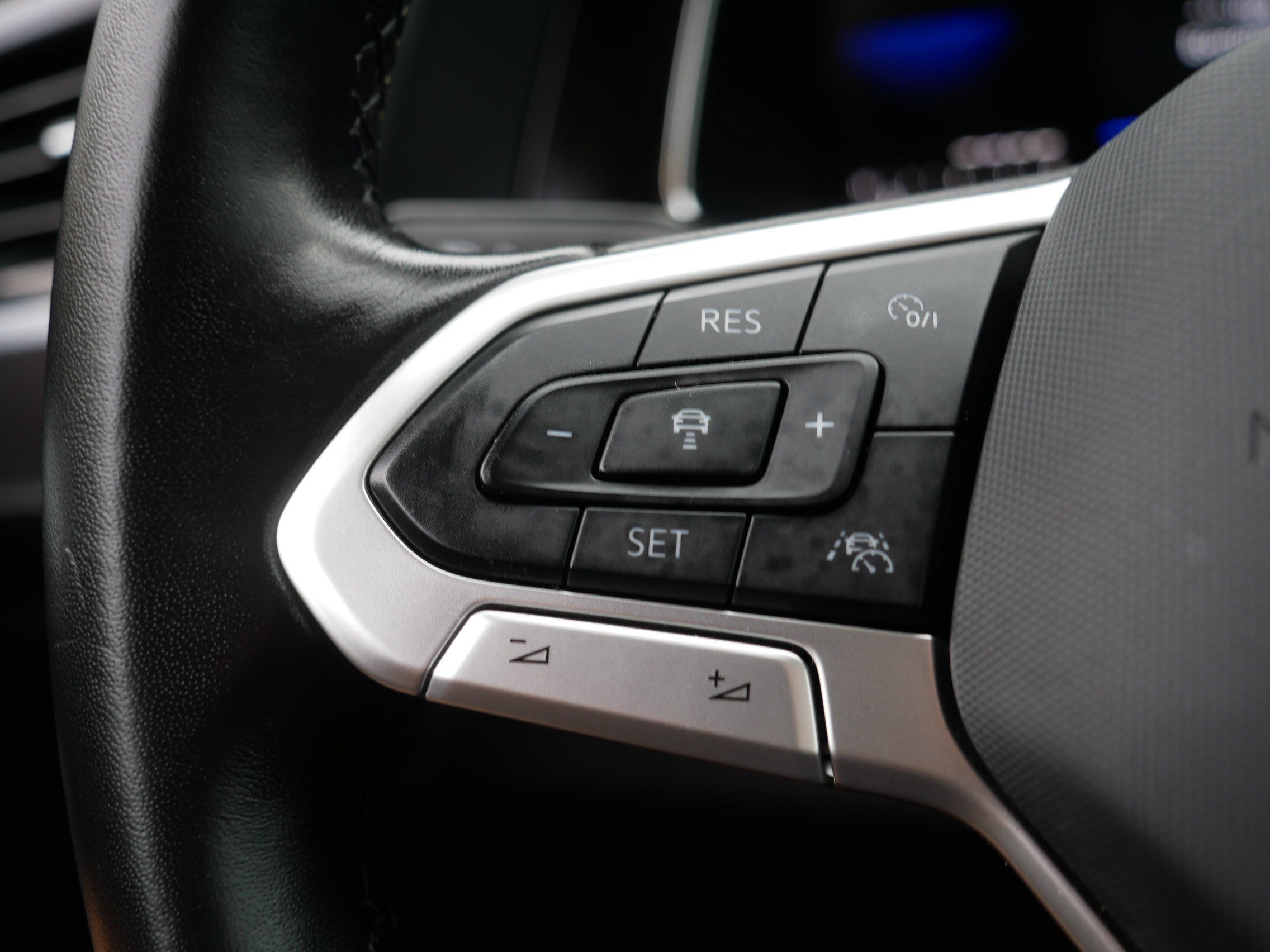 Used 2023 Volkswagen Jetta SE FWD image 28