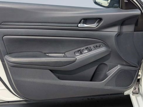 Used 2025 Nissan Altima 2.5 SV image 14