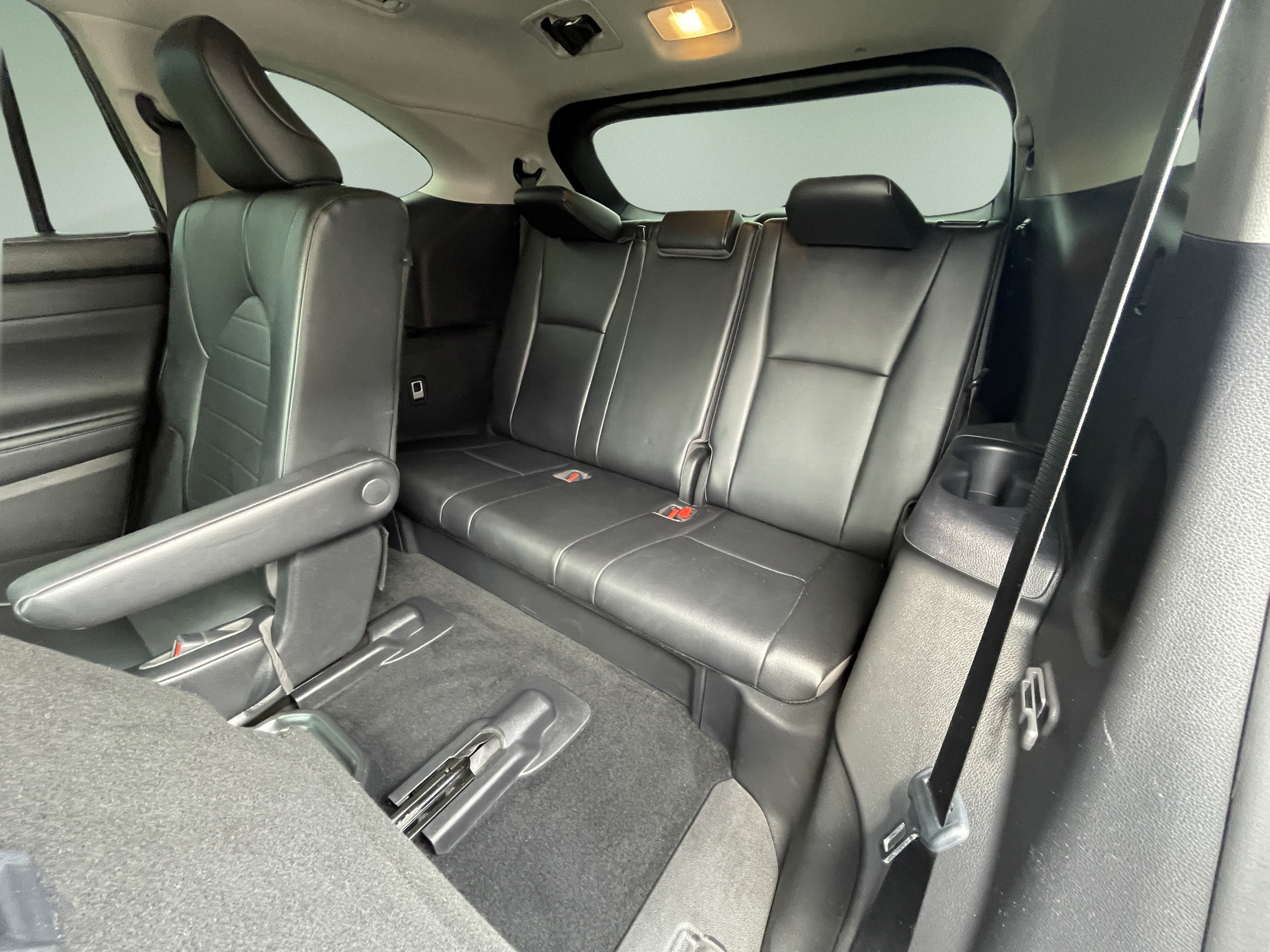 Used 2021 Toyota Highlander XLE AWD/4WD image 34
