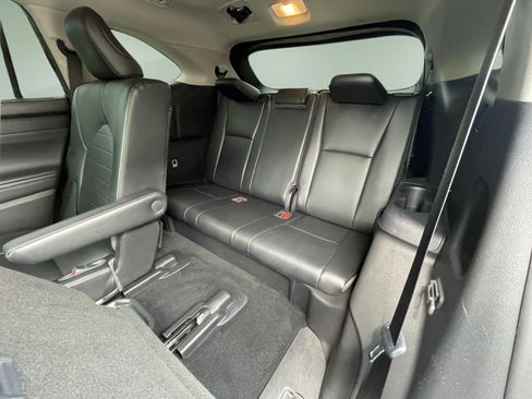 Used 2021 Toyota Highlander XLE AWD/4WD image 34