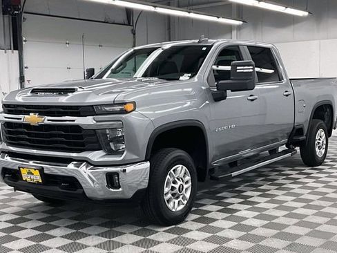 Used 2025 Chevrolet Silverado 2500 LT w/ Convenience Package AWD/4WD image 12