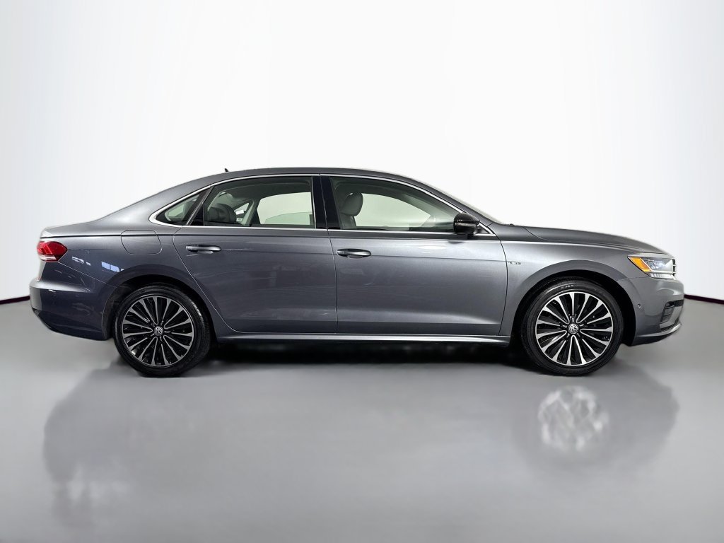 Used 2022 Volkswagen Passat 2.0T FWD image 4