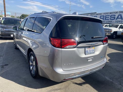 Used 2017 Chrysler Pacifica Platinum image 8