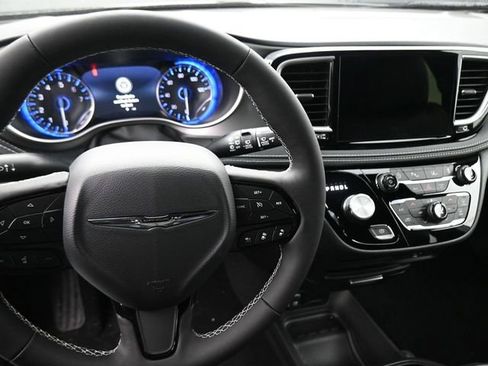 New 2026 Chrysler Pacifica Select w/ S Appearance Package image 40