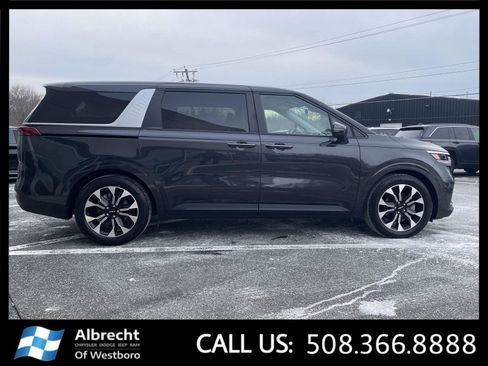 Used 2024 Kia Carnival EX image 6