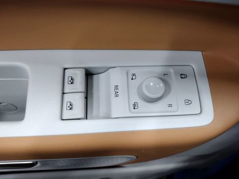 New 2025 Volkswagen ID. Buzz 1st Edition image 17