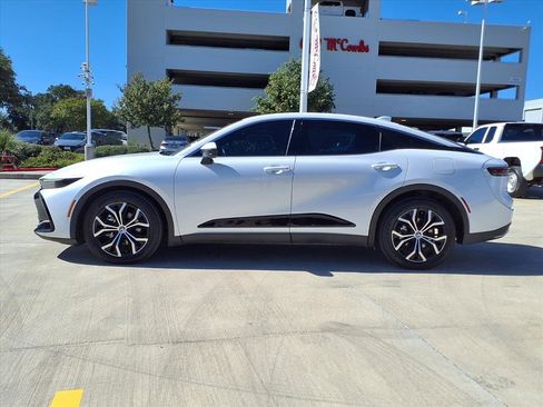 Used 2023 Toyota Crown XLE image 8