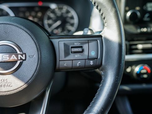 Used 2022 Nissan Pathfinder SL w/ SL Black Package image 31