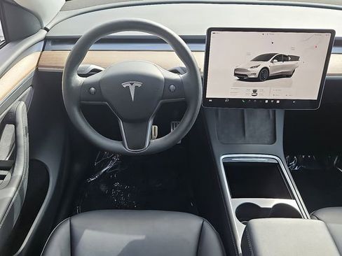 Used 2024 Tesla Model Y Performance AWD/4WD image 13