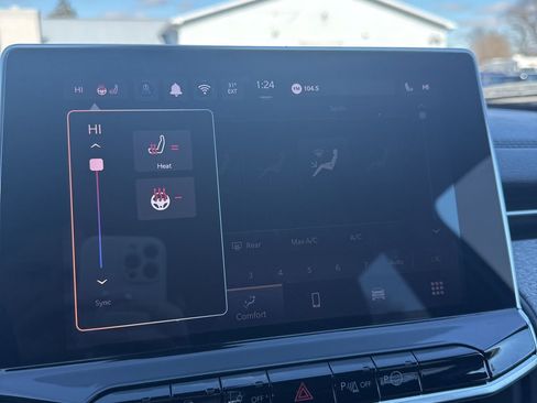 Used 2024 Jeep Compass Latitude w/ Sun and Sound Group image 22